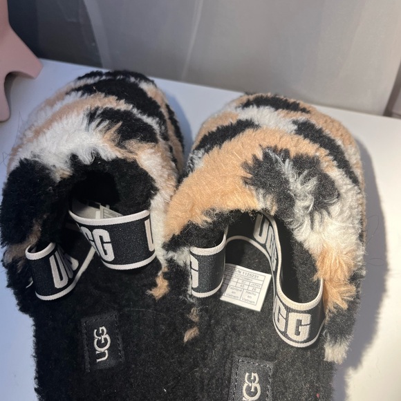 ugh slippers sold separately barley worn - Picture 6 of 6